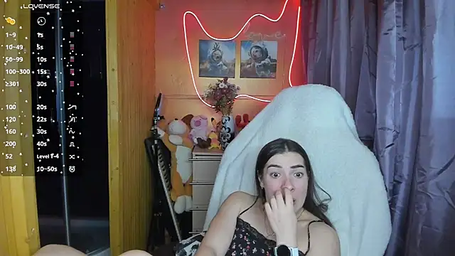 Fiery Brunette  online show from March 15, 2025, 11:40 am