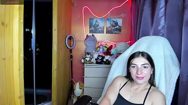Fiery Brunette  online show from July 18, 2026, 3:59 am