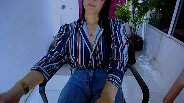 BitterMomXxx online show from September 26, 2025, 12:34 pm