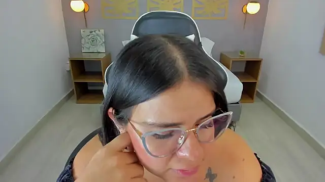 ayla13  online show from February 26, 2025, 9:53 pm