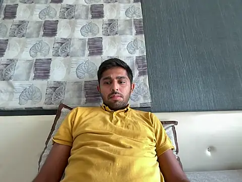 Snapshot of rhuh3991 chatting on April 8, 2026, 10:39 am rhuh3991 online show from April 8, 2026, 10:39 am
