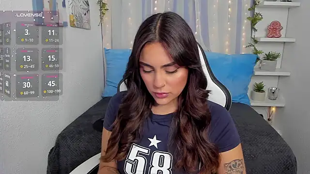 HazzelGray online show from February 4, 2025, 3:04 pm