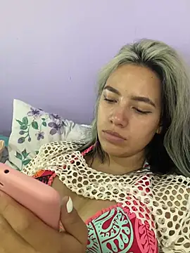 hannahb-e online show from March 22, 2025, 5:41 pm