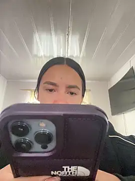 Snapshot of hannahb-e chatting on March 6, 2026, 2:34 pm hannahb-e online show from March 6, 2026, 2:34 pm