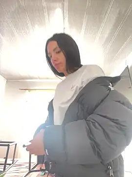 Snapshot of hannahb-e chatting on March 3, 2026, 4:03 pm hannahb-e online show from March 3, 2026, 4:03 pm