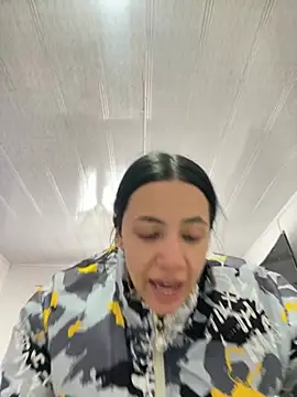 Snapshot of hannahb-e chatting on February 18, 2026, 3:19 pm hannahb-e online show from February 18, 2026, 3:19 pm