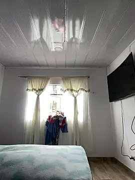 Snapshot of hannahb-e chatting on February 5, 2026, 3:41 pm hannahb-e online show from February 5, 2026, 3:41 pm