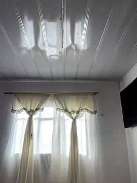 hannahb-e online show from December 5, 2025, 1:10 pm