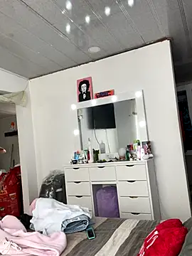 hannahb-e online show from September 12, 2025, 4:07 pm