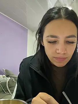 Snapshot of hannahb-e chatting on May 15, 2026, 10:41 pm hannahb-e online show from May 15, 2026, 10:41 pm
