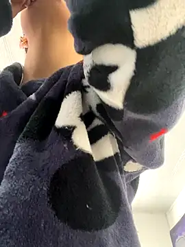 hannahb-e online show from November 13, 2025, 4:22 pm