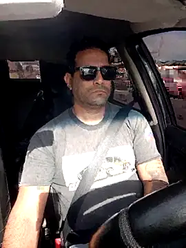 hecwil8 online show from November 1, 2025, 11:59 am