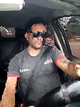 hecwil8 online show from October 6, 2025, 5:13 pm