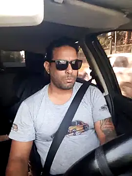 hecwil8 online show from December 2, 2025, 11:45 am