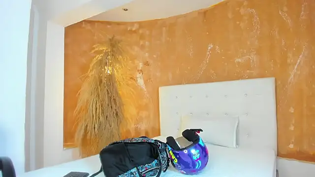 shenielxx online show from March 17, 2026, 12:52 pm