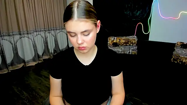 IsabellaBler online show from October 8, 2025, 11:56 am