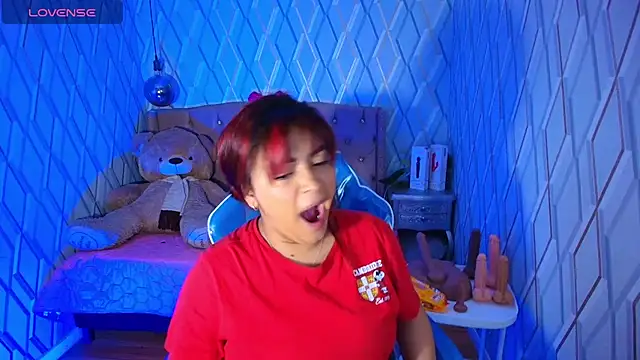 NicolleTaylor online show from February 1, 2026, 4:33 am