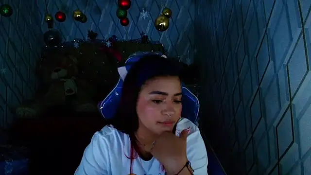 NicolleTaylor online show from December 16, 2025, 4:06 am