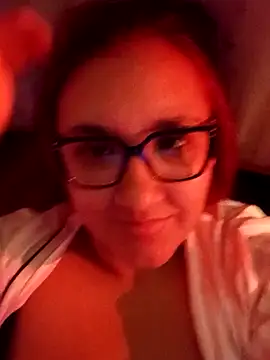 Isabella Du online show from May 5, 2026, 3:31 am