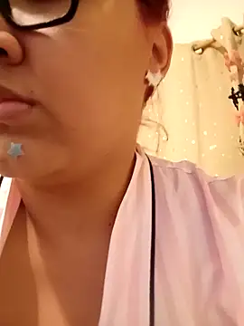 Isabella Du online show from May 7, 2026, 3:44 am