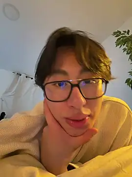 Snapshot of SrLuis18 chatting on March 7, 2026, 5:03 am SrLuis18 online show from March 7, 2026, 5:03 am