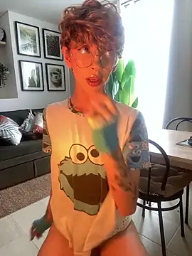 lyamthommpson online show from November 28, 2025, 8:09 pm