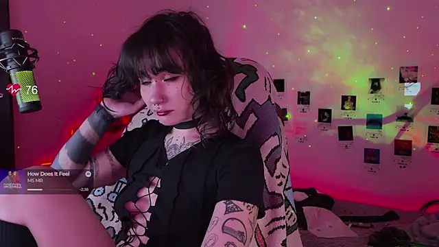 deadlysweet online show from November 6, 2025, 1:09 am