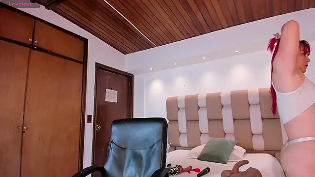 victoria mooree online show from November 3, 2025, 11:47 am