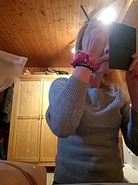 KellyBellyVX online show from November 20, 2025, 11:55 am