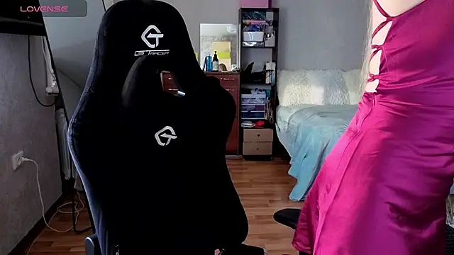 Little Soph online show from September 16, 2025, 1:34 pm