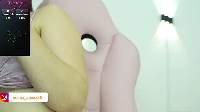 Emma jamess online show from March 19, 2026, 3:17 am