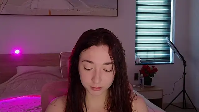 YasmineWest online show from May 10, 2026, 4:49 am