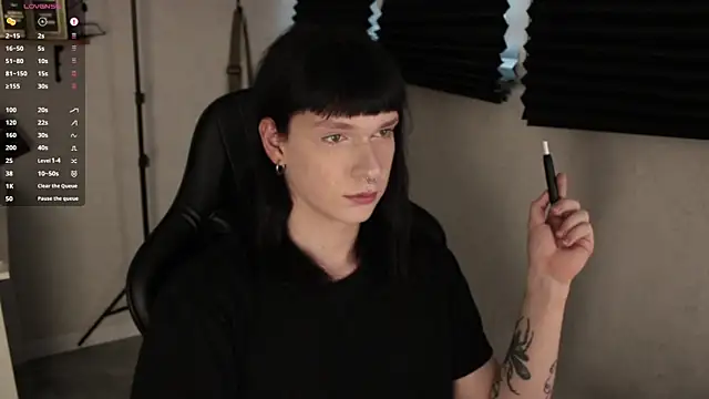 carthylovvve online show from March 15, 2025, 3:37 pm