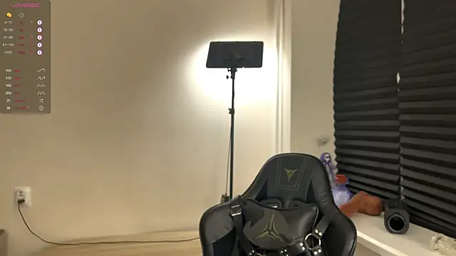 carthylovvve online show from September 19, 2025, 4:11 pm