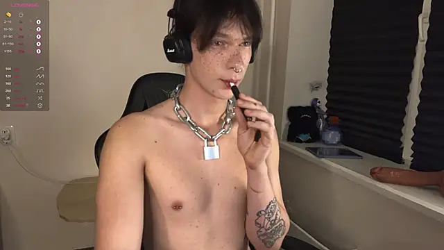 carthylovvve online show from October 23, 2025, 4:27 pm