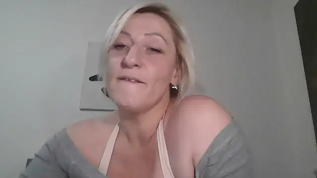 Snapshot of Sexyycattt chatting on June 4, 2026, 9:08 pm Sexyycattt online show from June 4, 2026, 9:08 pm