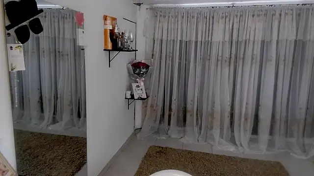 lollita 23  online show from November 3, 2025, 4:54 pm