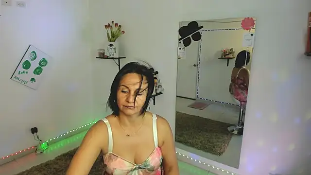 lollita 23  online show from September 22, 2025, 8:26 pm