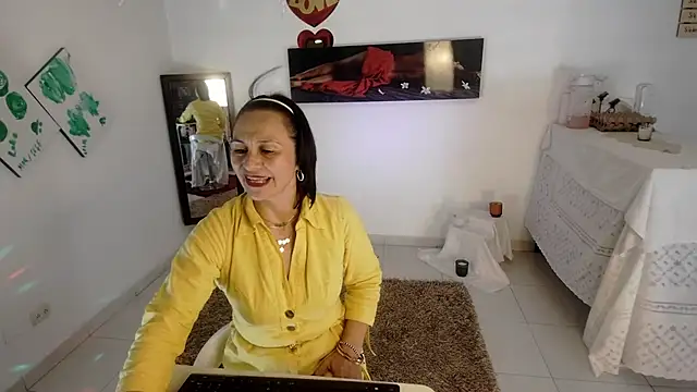 lollita 23  online show from May 5, 2026, 7:06 pm