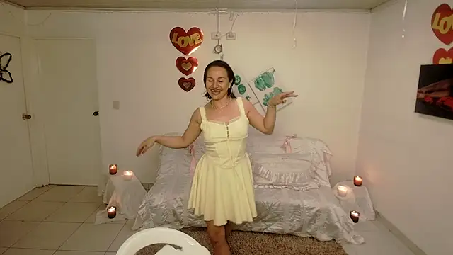 lollita 23  online show from May 1, 2026, 8:25 pm