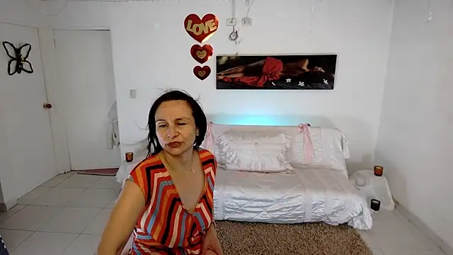 lollita 23  online show from April 24, 2026, 8:33 pm