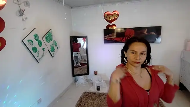 lollita 23  online show from May 6, 2026, 7:29 pm