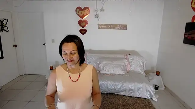 lollita 23  online show from April 27, 2026, 7:12 pm