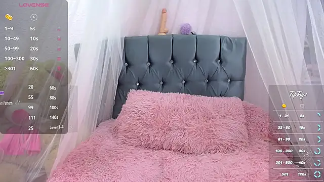 Snapshot of Dreams_sophi chatting on September 12, 2025, 8:19 pm Dreams sophi online show from September 12, 2025, 8:19 pm