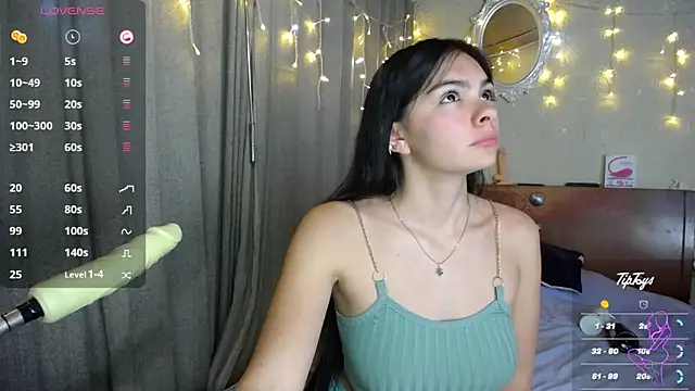 Snapshot of Dreams_sophi chatting on October 9, 2025, 2:56 am Dreams sophi online show from October 9, 2025, 2:56 am