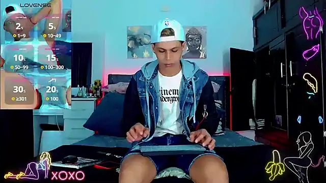 Liamscott  online show from September 27, 2025, 9:32 pm