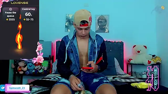 Liamscott  online show from January 18, 2026, 12:03 am