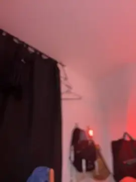 JulianaCastillo online show from December 5, 2025, 10:47 am