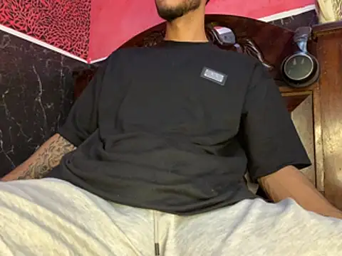 Snapshot of tanned_boy chatting on March 26, 2026, 11:08 am tanned boy online show from March 26, 2026, 11:08 am