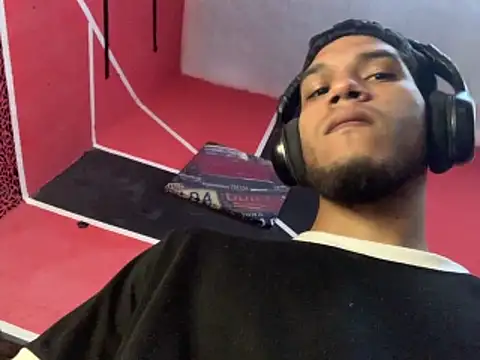 Snapshot of tanned_boy chatting on April 14, 2026, 9:58 am tanned boy online show from April 14, 2026, 9:58 am